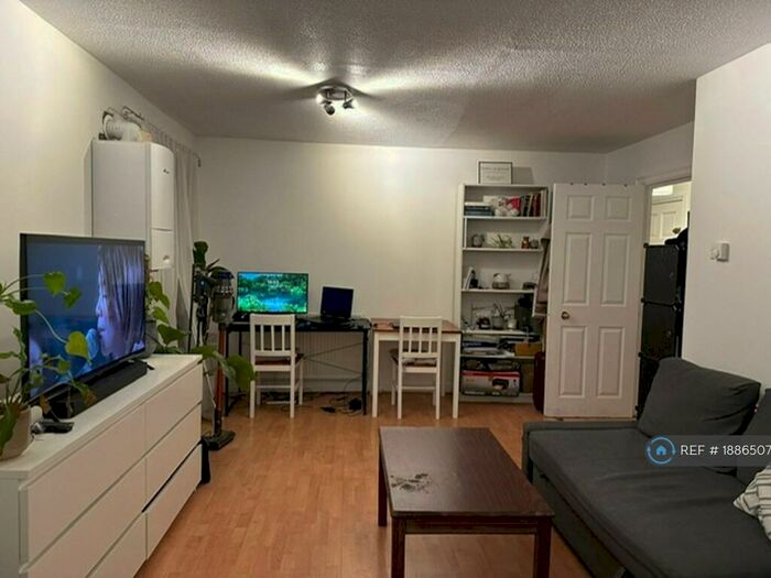 1 Bedroom Flat To Rent In Melville Court, London, SE8