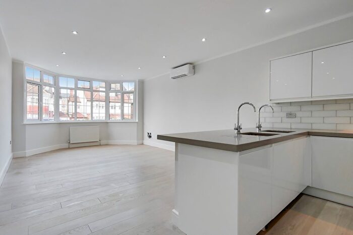 3 Bedroom Flat To Rent In Beechcroft Avenue, London, NW11