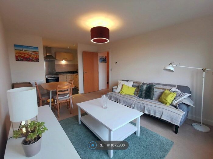 2 Bedroom Flat To Rent In Warburg Court, London, NW9