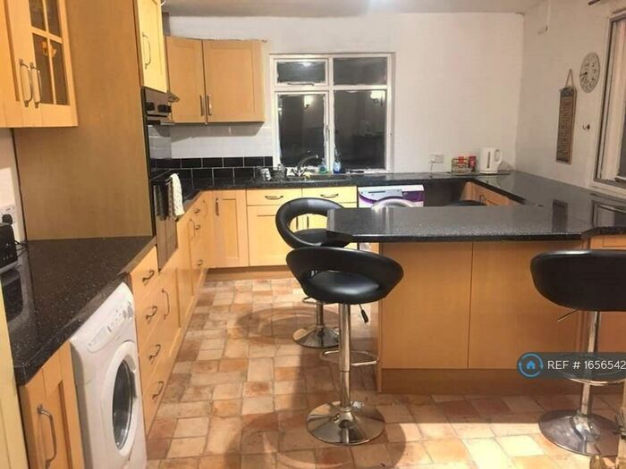 2 Bedroom Maisonette To Rent In Market Cross, Malmesbury, SN16