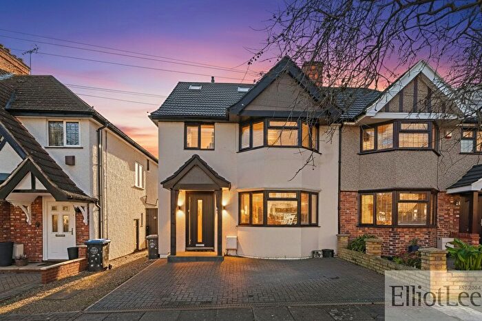 4 Bedroom Semi Detached House For Sale In Georgian Court, Wembley, HA9