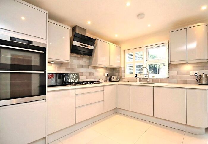 2 Bedroom Flat To Rent In Cambridge Road North, London, W4