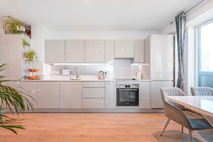 2 Bedroom Flat To Rent In Effra Gardens, Canning Town, London, E16