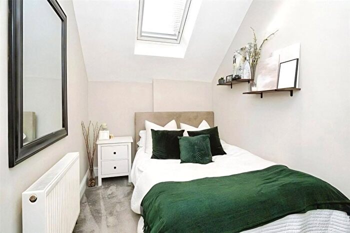 2 Bedroom Flat To Rent In Clanricarde Gardens, Tunbridge Wells, Kent, TN1