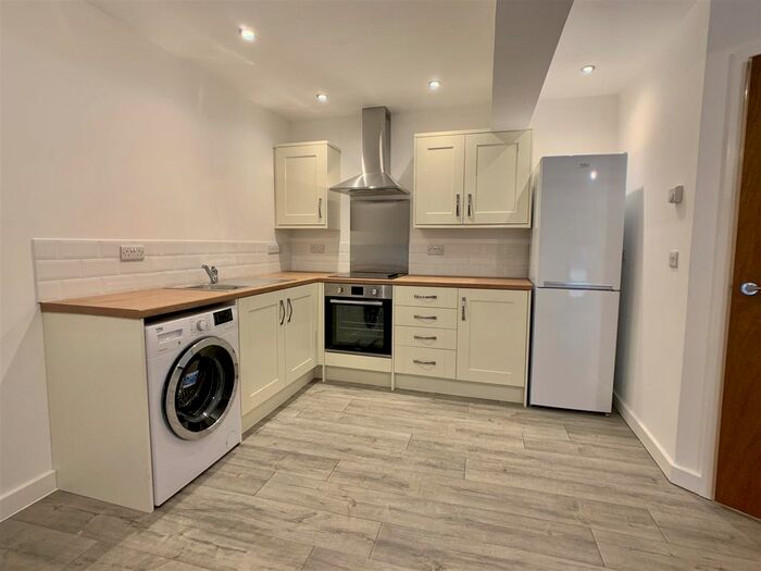 2 Bedroom Flat To Rent In Market Place, Thirsk, YO7
