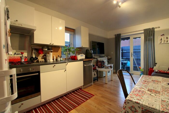 2 Bedroom Flat To Rent In Bensham Grove, Thornton Heath, CR7