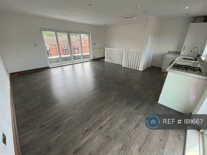 3 Bedroom Penthouse To Rent In Ellerman Road, Liverpool, L3