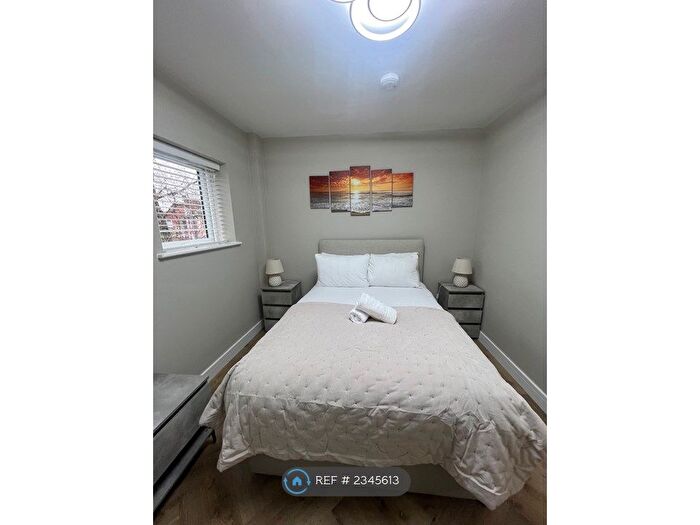 1 Bedroom Flat To Rent In Whalley Range, Manchester, M16