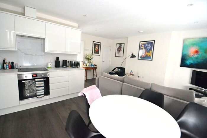 2 Bedroom Maisonette To Rent In Hillmarton Road, London, N7