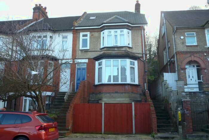 1 Bedroom Flat To Rent In Flat Ashburnham Road, LU1