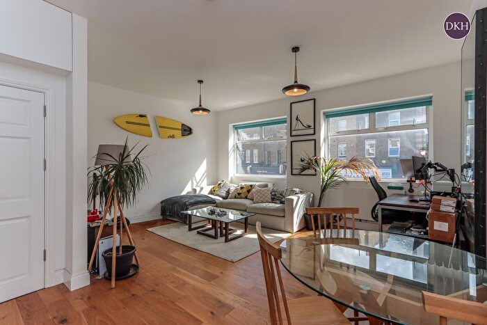 2 Bedroom Flat For Sale In Kentish Town Road, London, NW1
