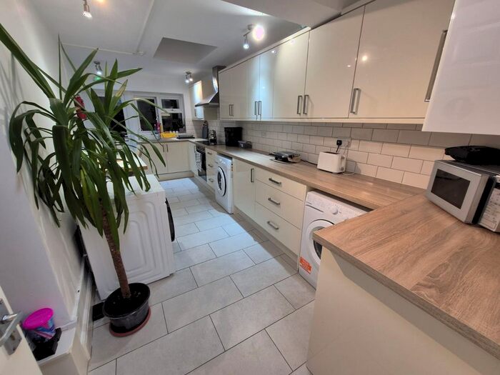 Studio To Rent In Cuckoo Hall Lane, London, N9