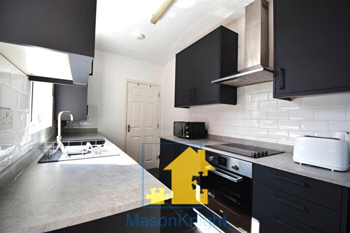 4 Bedroom Semi-Detached House To Rent In Milner Road, Selly Oak, B29