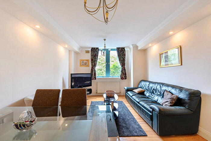 2 Bedroom Flat For Sale In Shoot Up Hill, London, NW2