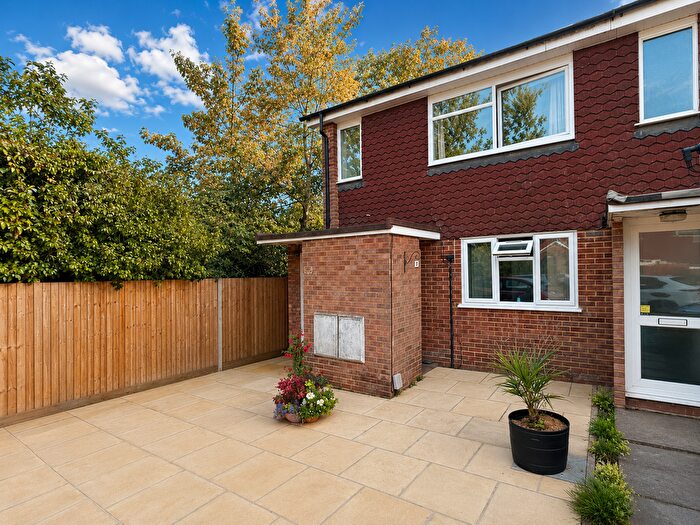 2 Bedroom Flat To Rent In Eastbrook Close, GU21