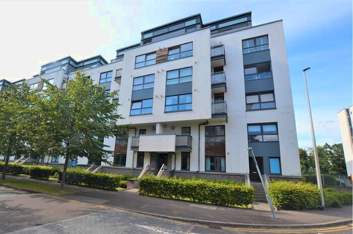 3 Bedroom Flat To Rent In Waterfront Park, Edinburgh, EH5