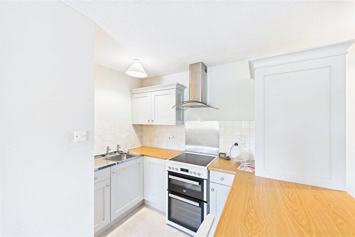 1 Bedroom Flat To Rent In Swan Way, Church Crookham, Fleet, GU51