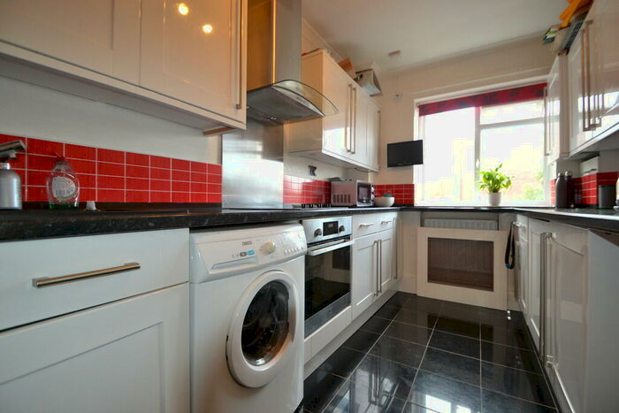 2 Bedroom Apartment To Rent In Surbiton, KT6