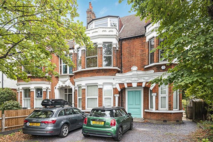 3 Bedroom Flat For Sale In Blake Hall Road, Wanstead, E11
