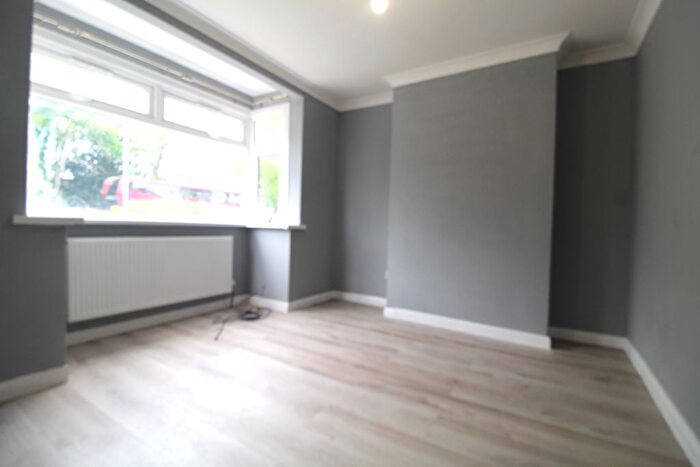 3 Bedroom Semi-Detached House To Rent In Long Lane, Hillingdon, UB10