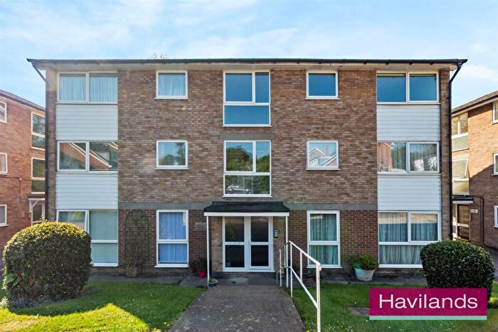 2 Bedroom Flat For Sale In Gallus Close, Winchmore Hill, London, N21