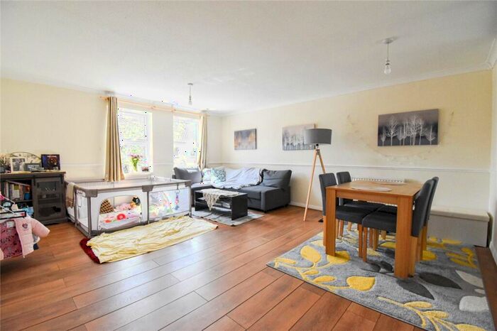 2 Bedroom Apartment To Rent In Roman Courts, Cambridge, CB4