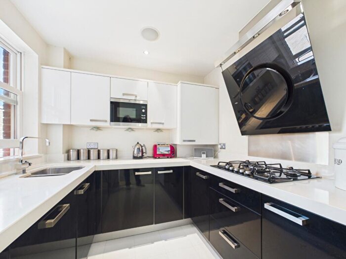 2 Bedroom Apartment For Sale In Bloomsbury Mansions, Widmore Road, Bromley, Kent, BR1