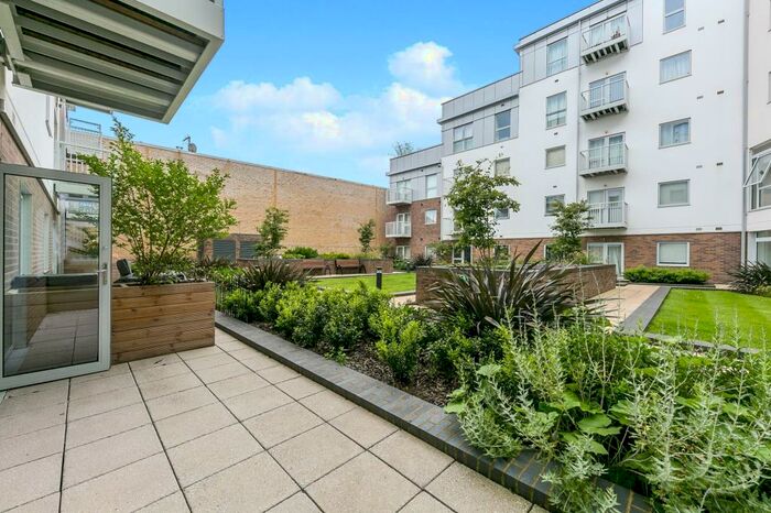 1 Bedroom Apartment To Rent In Station View, Town Centre, GU1