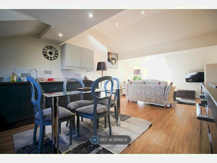 2 Bedroom Flat To Rent In Staplegrove Road, Taunton, TA1