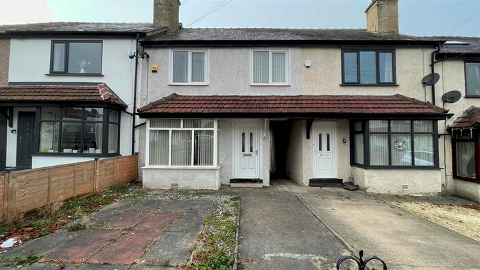 3 Bedroom Town House To Rent In Daleside Road, Shipley BD18