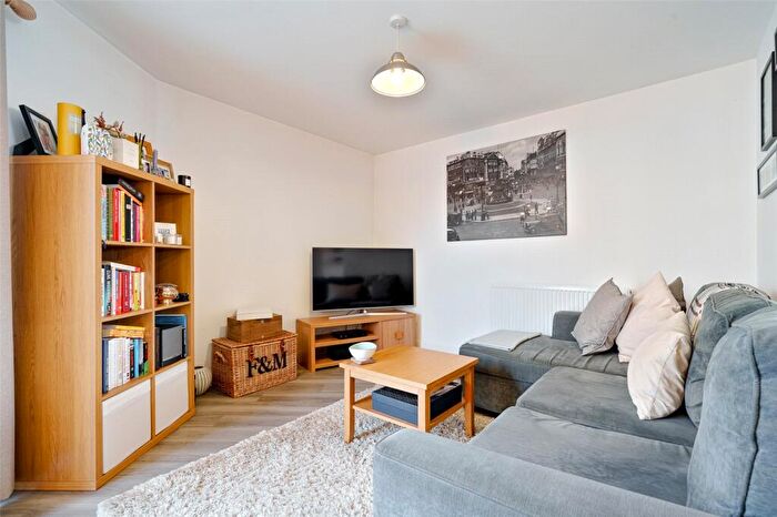 2 Bedroom Apartment For Sale In Whitlock Avenue, Wokingham, Berkshire, RG40