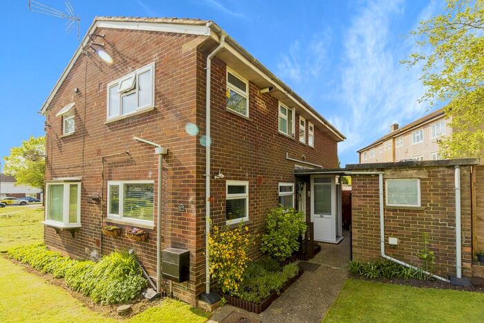 3 Bedroom Maisonette To Rent In Whaddon Way, Bletchley, MK3