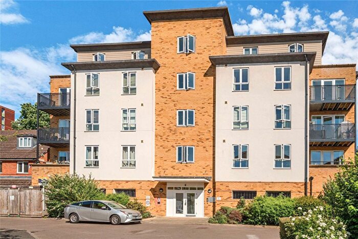 2 Bedroom Flat For Sale In Headingley Drive, Beckenham, BR3