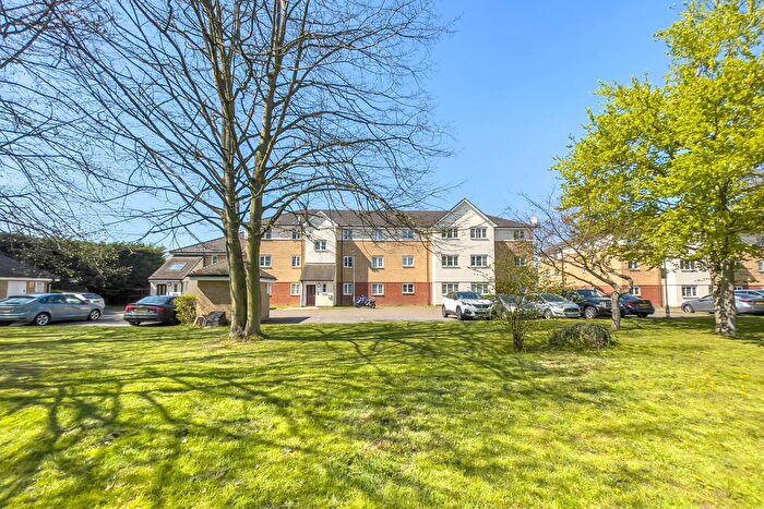 2 Bedroom Flat To Rent In Sherriff Close, London, KT10