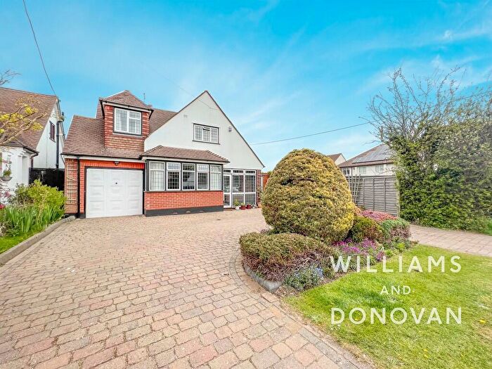 4 Bedroom Detached House For Sale In Hillside Road, Hawkwell, SS5