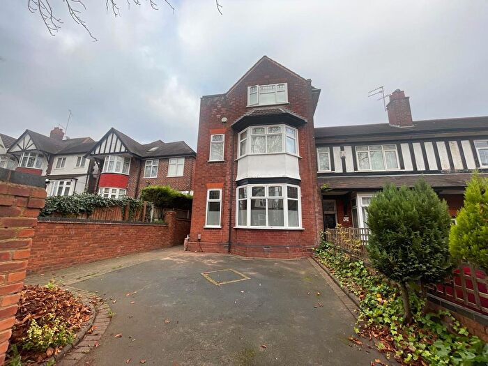 4 Bedroom Semi-Detached House To Rent In Wheelwright Road, Erdington, Birmingham, B24