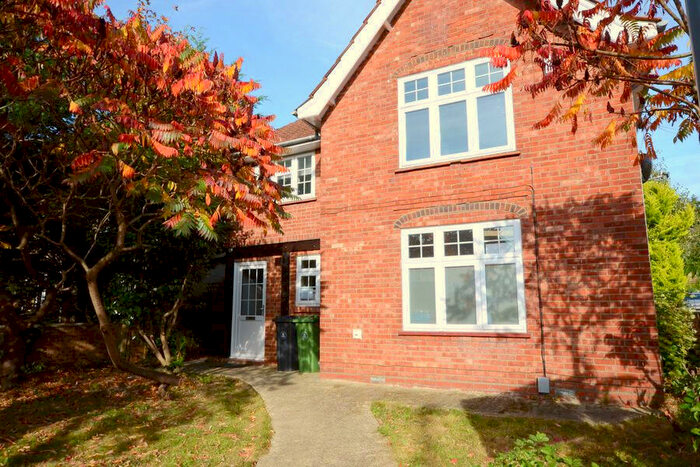 2 Bedroom Maisonette To Rent In Frimley Road, GU15