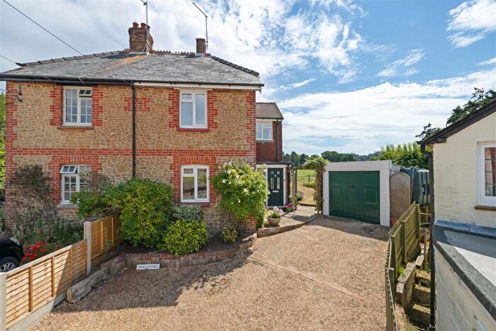 3 Bedroom Cottage For Sale In Duckmead Lane, Liss, Hampshire, GU33