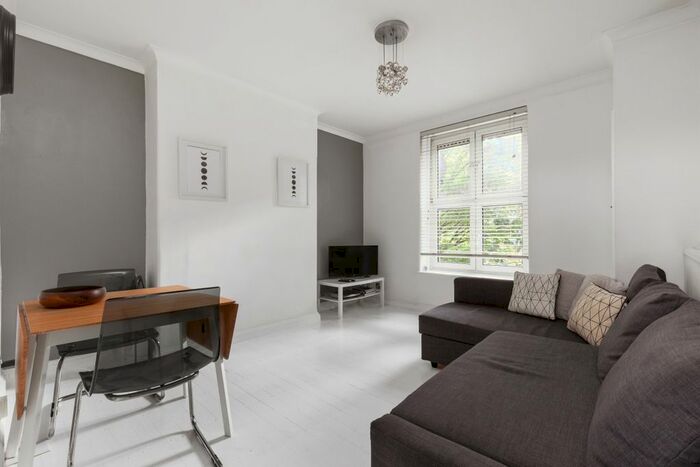 2 Bedroom Flat To Rent In Wandsworth Road, London, SW8