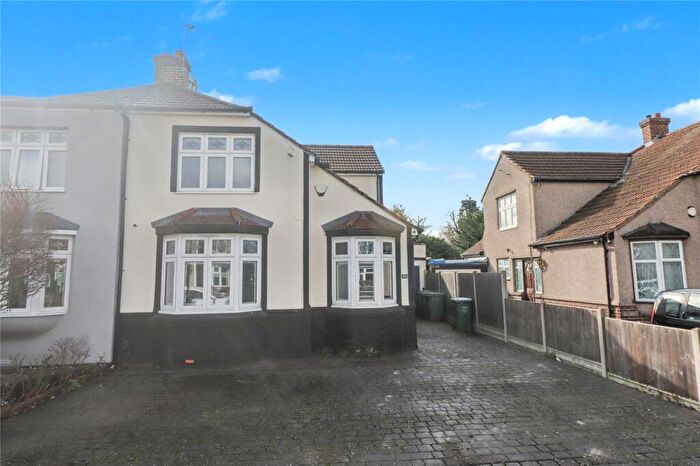 4 Bedroom Semi Detached House For Sale In Garden Avenue, Bexleyheath, Kent, DA7
