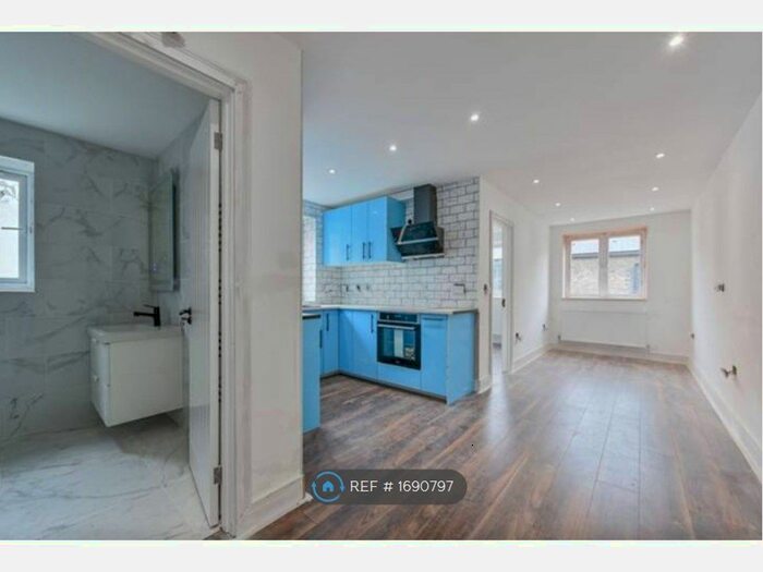 1 Bedroom Flat To Rent In Wandsworth Road, London, SW8