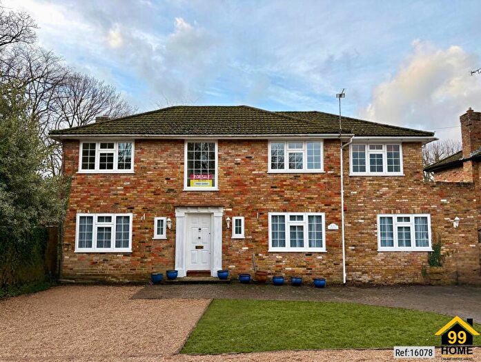 5 Bedroom Detached House For Sale In Bisham Road, Marlow, Bucks., SL7