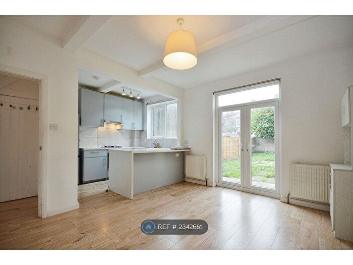 3 Bedroom Terraced House To Rent In Hepworth Road, London, SW16