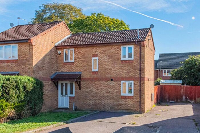 2 Bedroom Semi-Detached House For Sale In Sycamore Close, Kettering, NN16