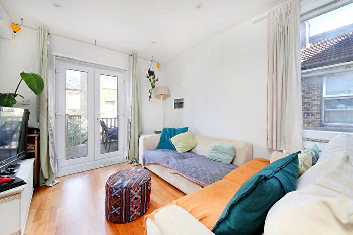2 Bedroom Flat For Sale In Battersea Park Road, Battersea Park, SW11