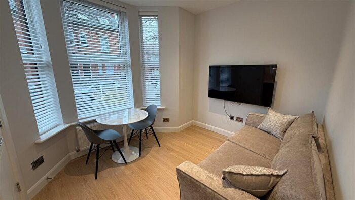 1 Bedroom Apartment To Rent In Northen Grove, West Didsbury, M20