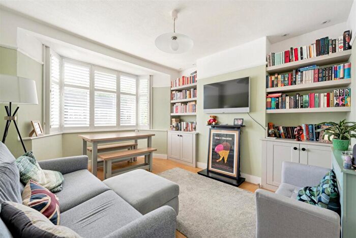 2 Bedroom Flat For Sale In Churchfields, South Woodford, E18