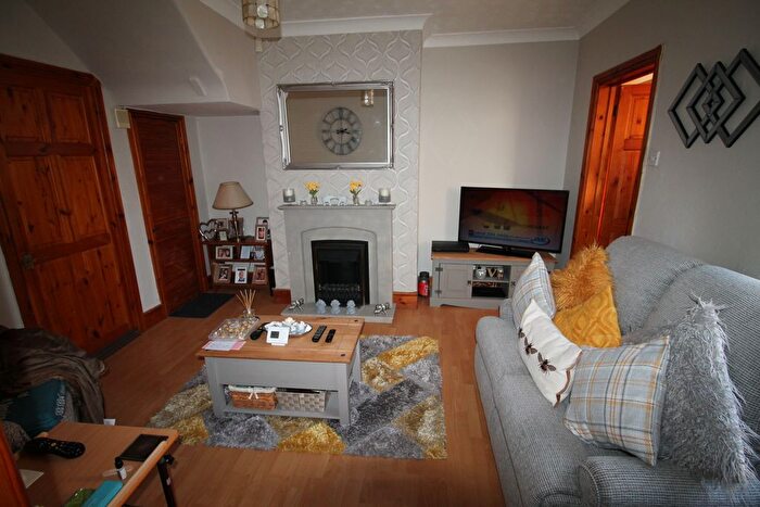 2 Bedroom Flat For Sale In Iona Road, Deckham, Gateshead, NE10