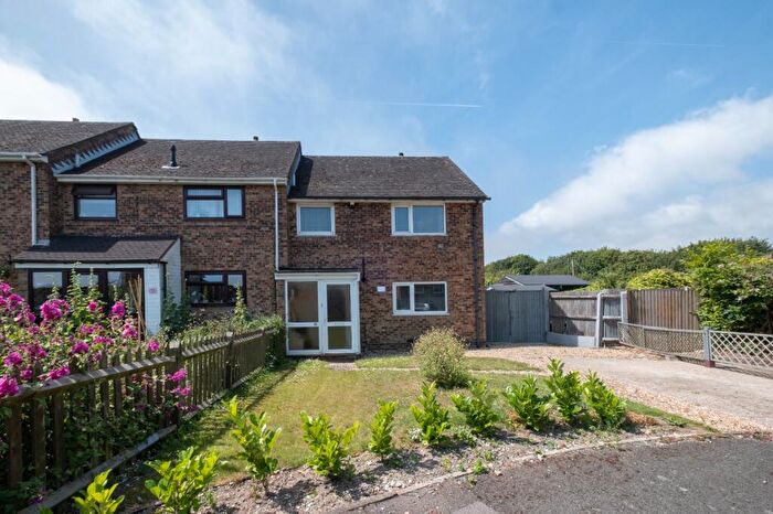 3 Bedroom End Of Terrace House For Sale In Prescott Close, Guston, Dover, Kent, CT15