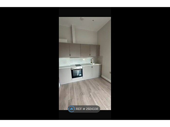 1 Bedroom Flat To Rent In Parklands, Surbiton, KT5